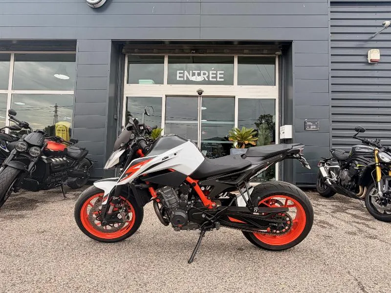890 DUKE R