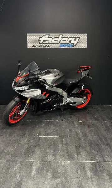 RSV4 1100 RR