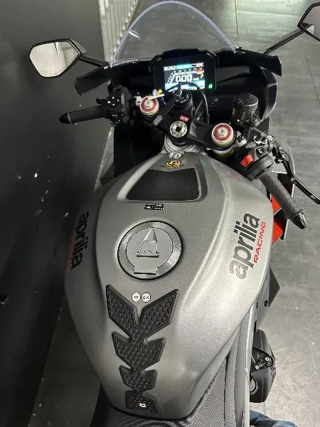 RSV4 1100 RR
