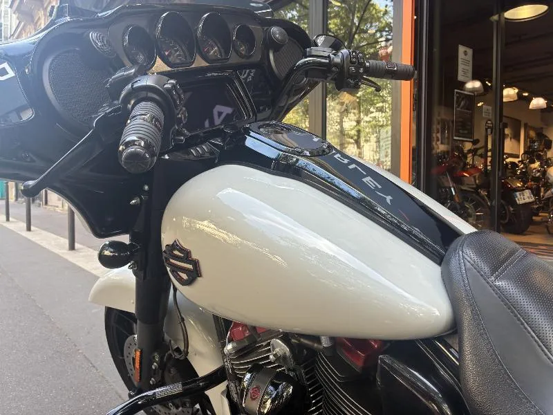 TOURING STREET GLIDE 1923 CVO 