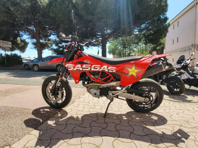 SM 700