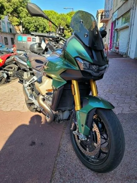 V100  MANDELLO
