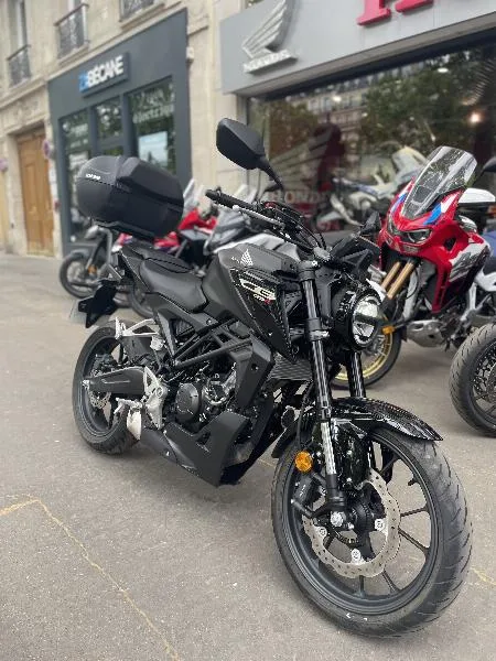 CB 125  R