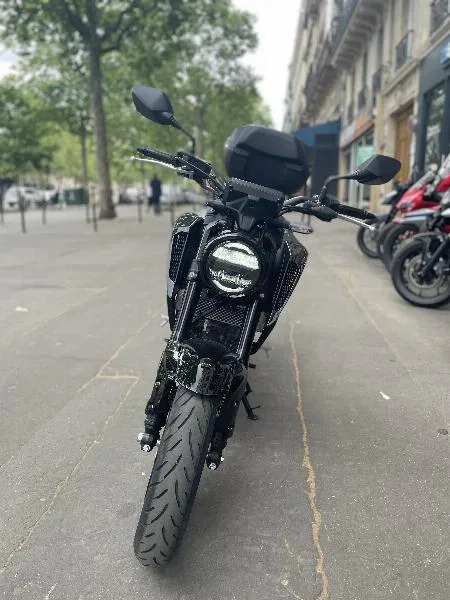CB 125  R