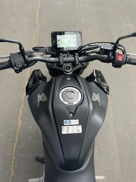 CB 125  R