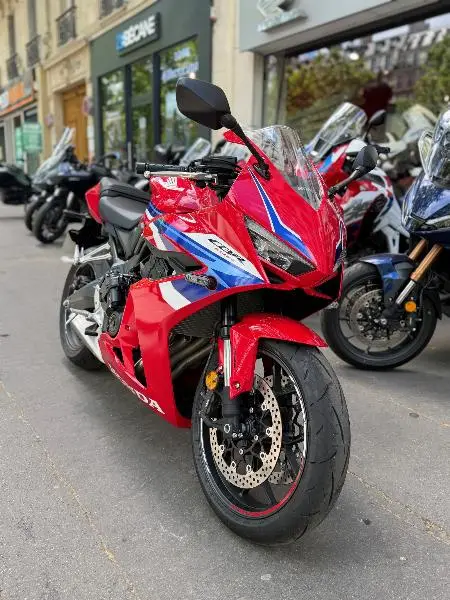 CBR 650  R