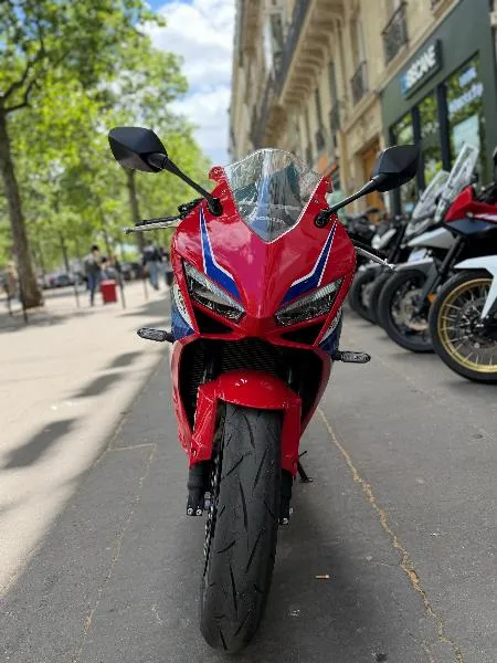 CBR 650  R