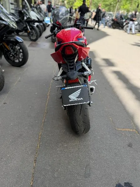 CBR 650  R
