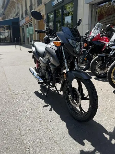 CB 125 F