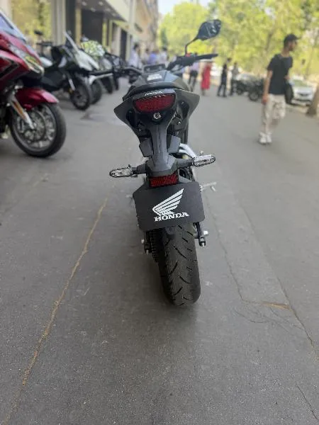 CB 125  R