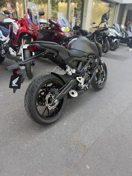 CB 125  R