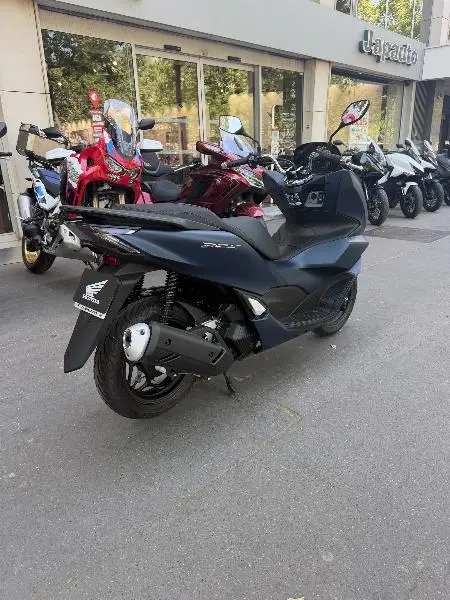 Honda PCX 125 2024 for 2490 in PARIS 16 - Used