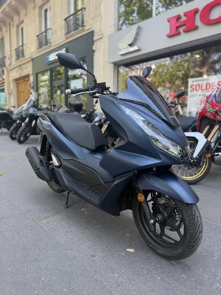 Honda PCX 125 2024 for 2490 in PARIS 16 - Used