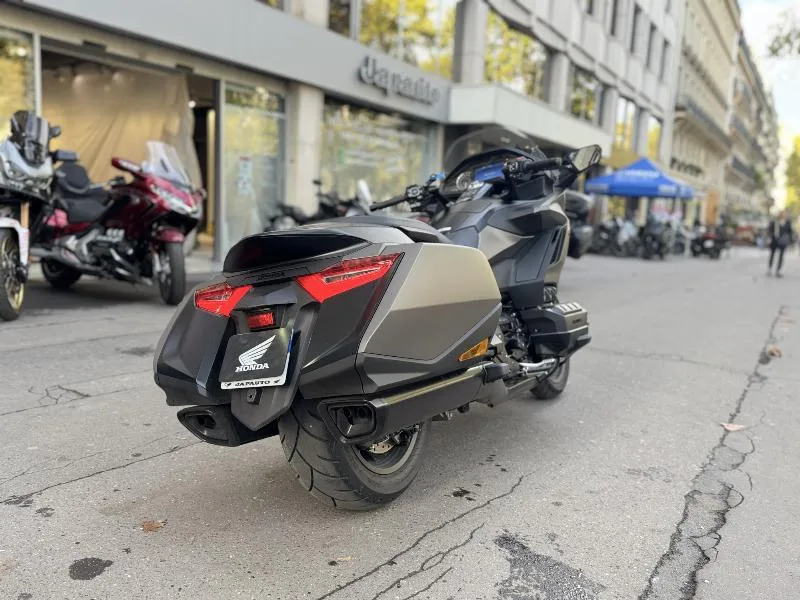 GL 1800
