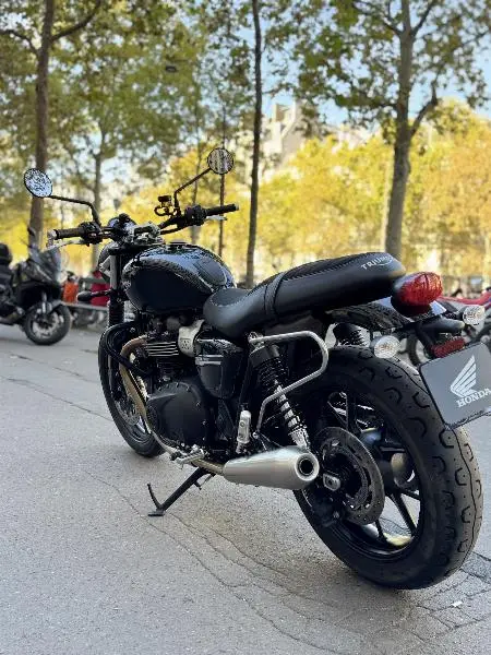 STREET TWIN  900