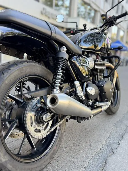 STREET TWIN  900