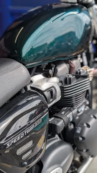 SPEED TWIN 900