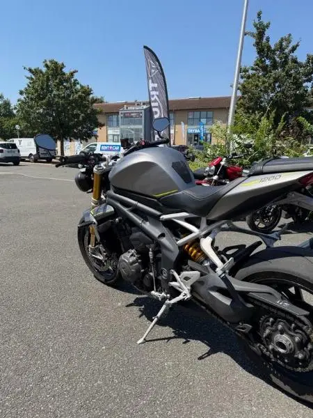 SPEED TRIPLE 1200 RS