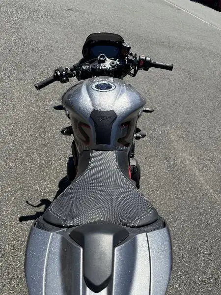 STREET TRIPLE 765 RS