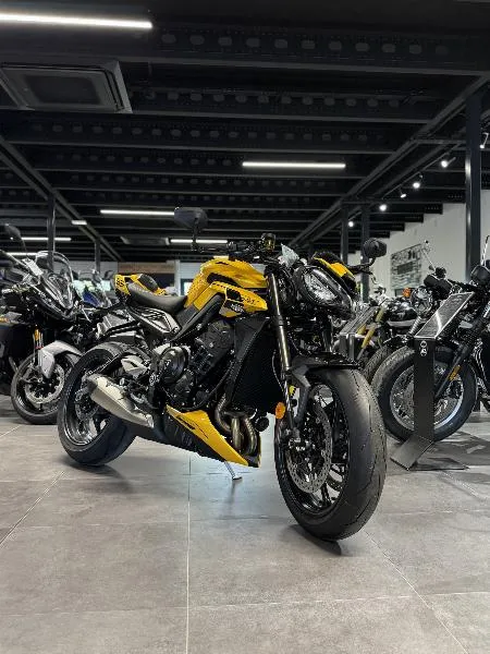 STREET TRIPLE 765 RS