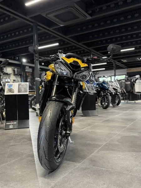 STREET TRIPLE 765 RS