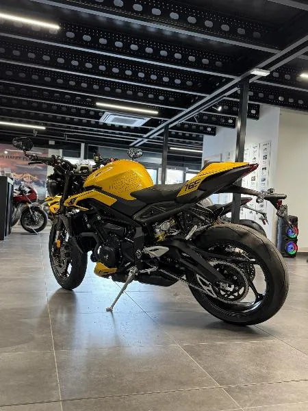 STREET TRIPLE 765 RS