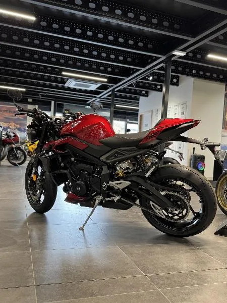 STREET TRIPLE 765 RS