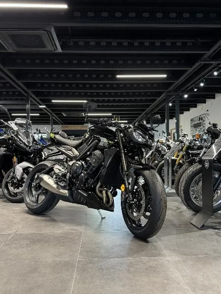 STREET TRIPLE 765 RS