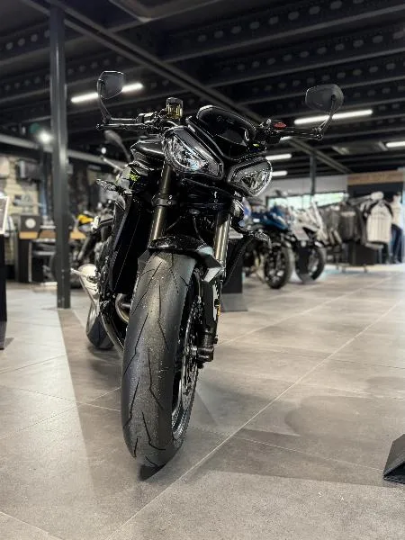 STREET TRIPLE 765 RS
