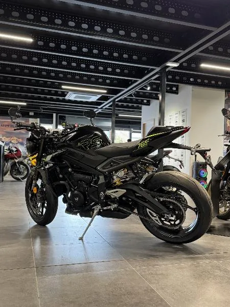 STREET TRIPLE 765 RS