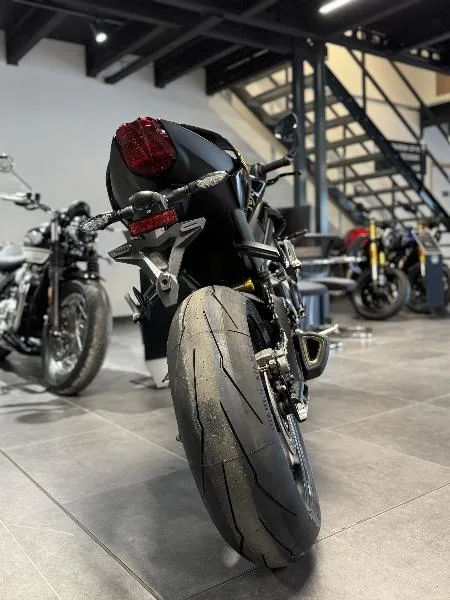 STREET TRIPLE 765 RS