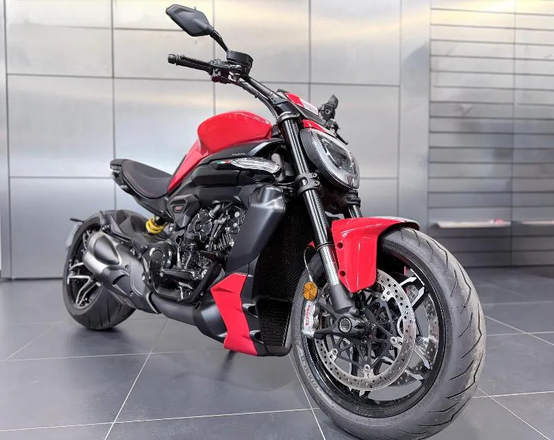 X DIAVEL V4