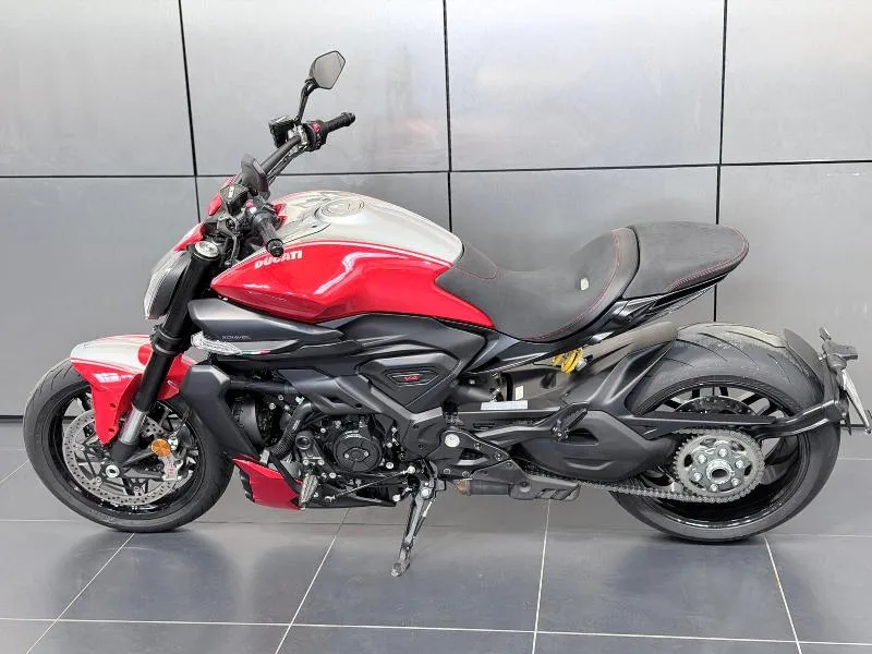 X DIAVEL V4