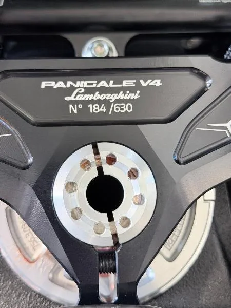 PANIGALE V4 LAMBORGHINI