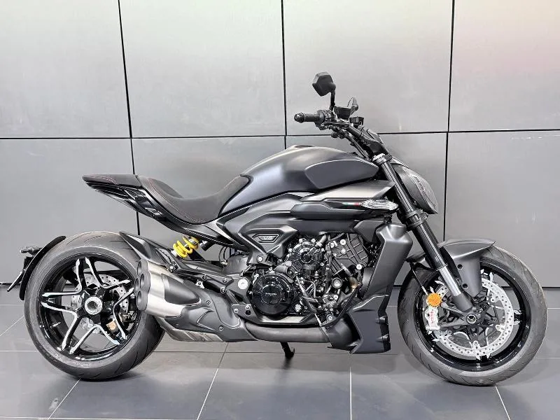 X DIAVEL V4
