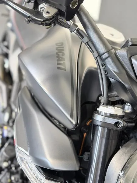 X DIAVEL V4
