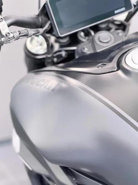 X DIAVEL V4