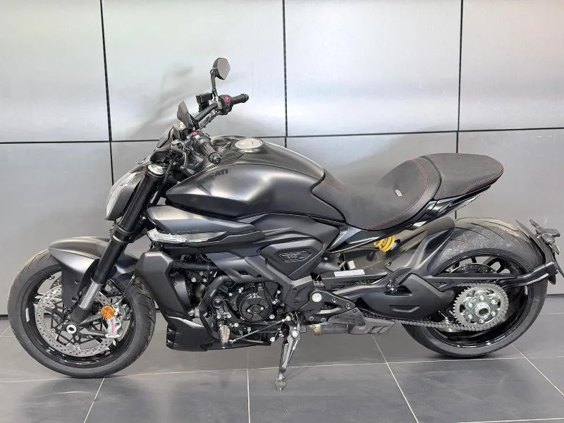 X DIAVEL V4