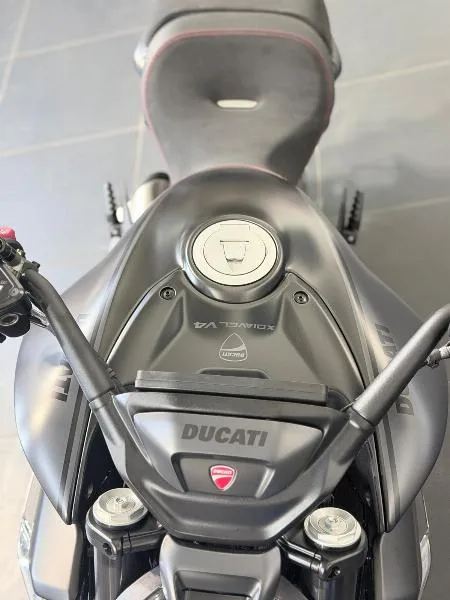 X DIAVEL V4
