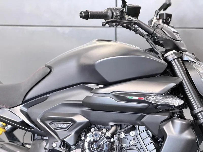 X DIAVEL V4