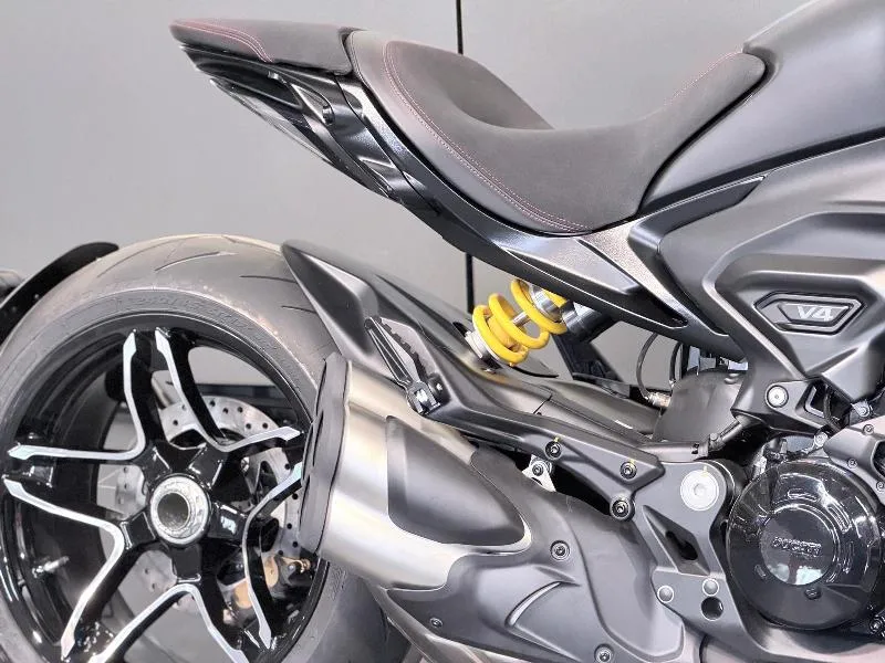 X DIAVEL V4