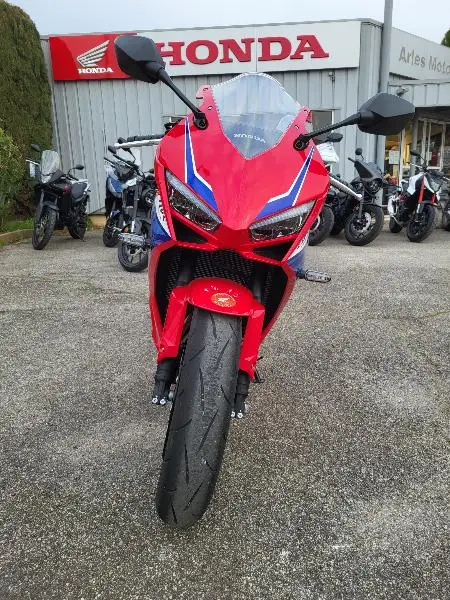 CBR 650  R