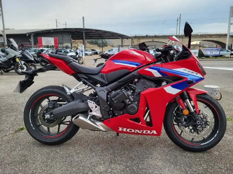 CBR 650  R