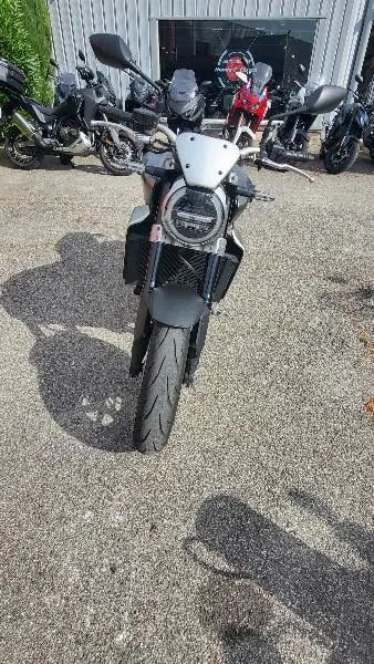 CB 1000 R