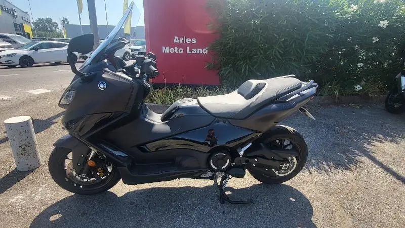 XP TMAX 560