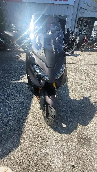 XP TMAX 560