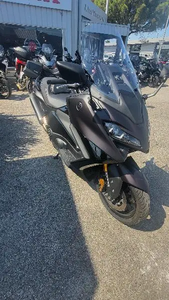 XP TMAX 560