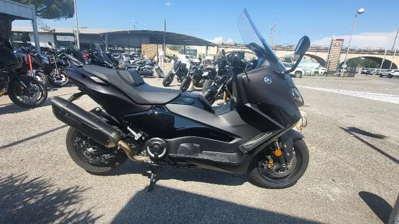 XP TMAX 560