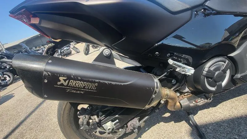 XP TMAX 560
