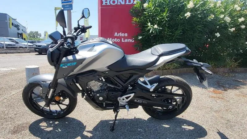 CB 125  R 2026
